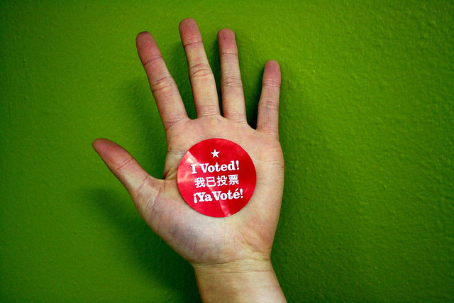 yo vote hand